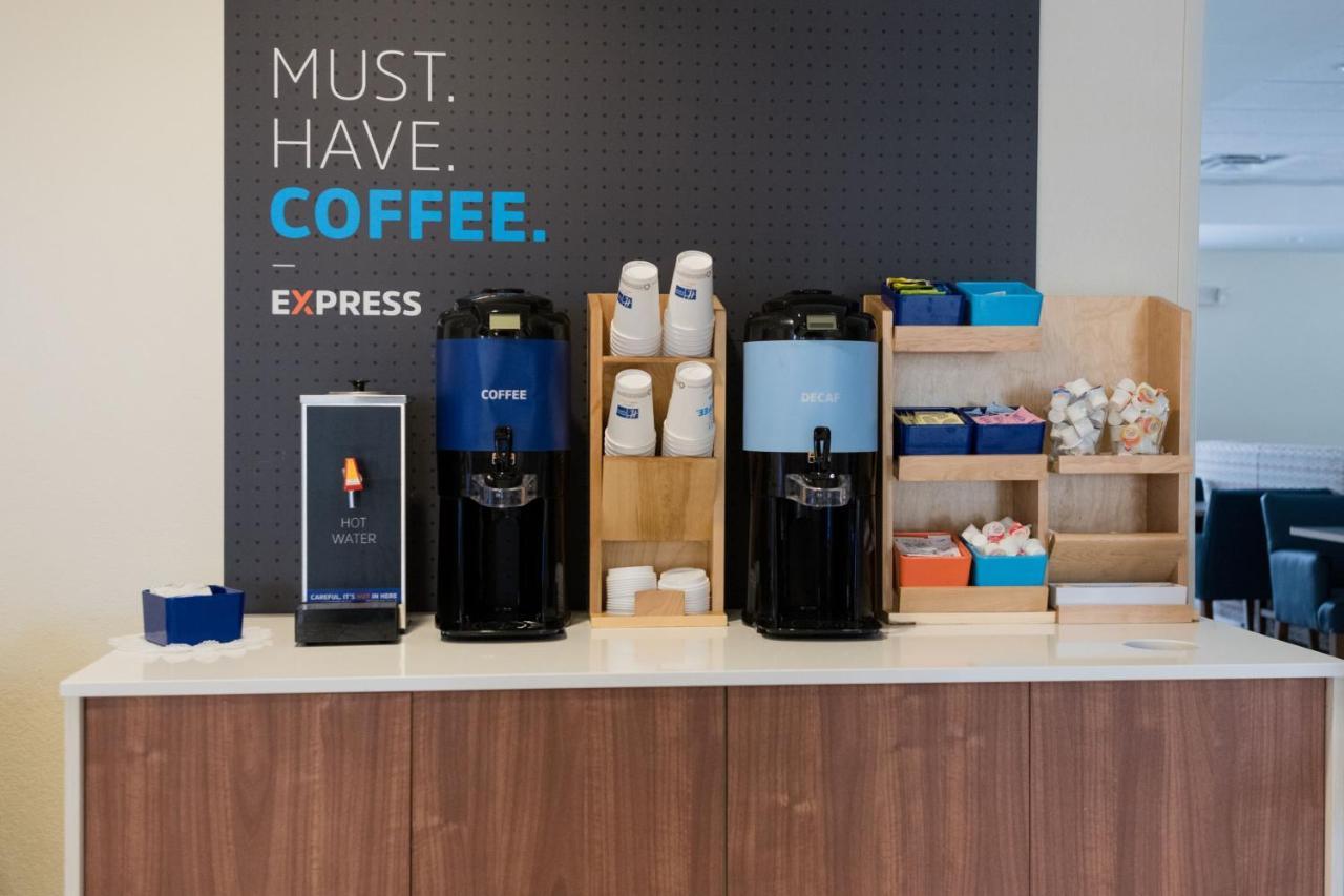 Holiday Inn Express & Suites Lexington North West-The Vineyard By Ihg Eksteriør bilde
